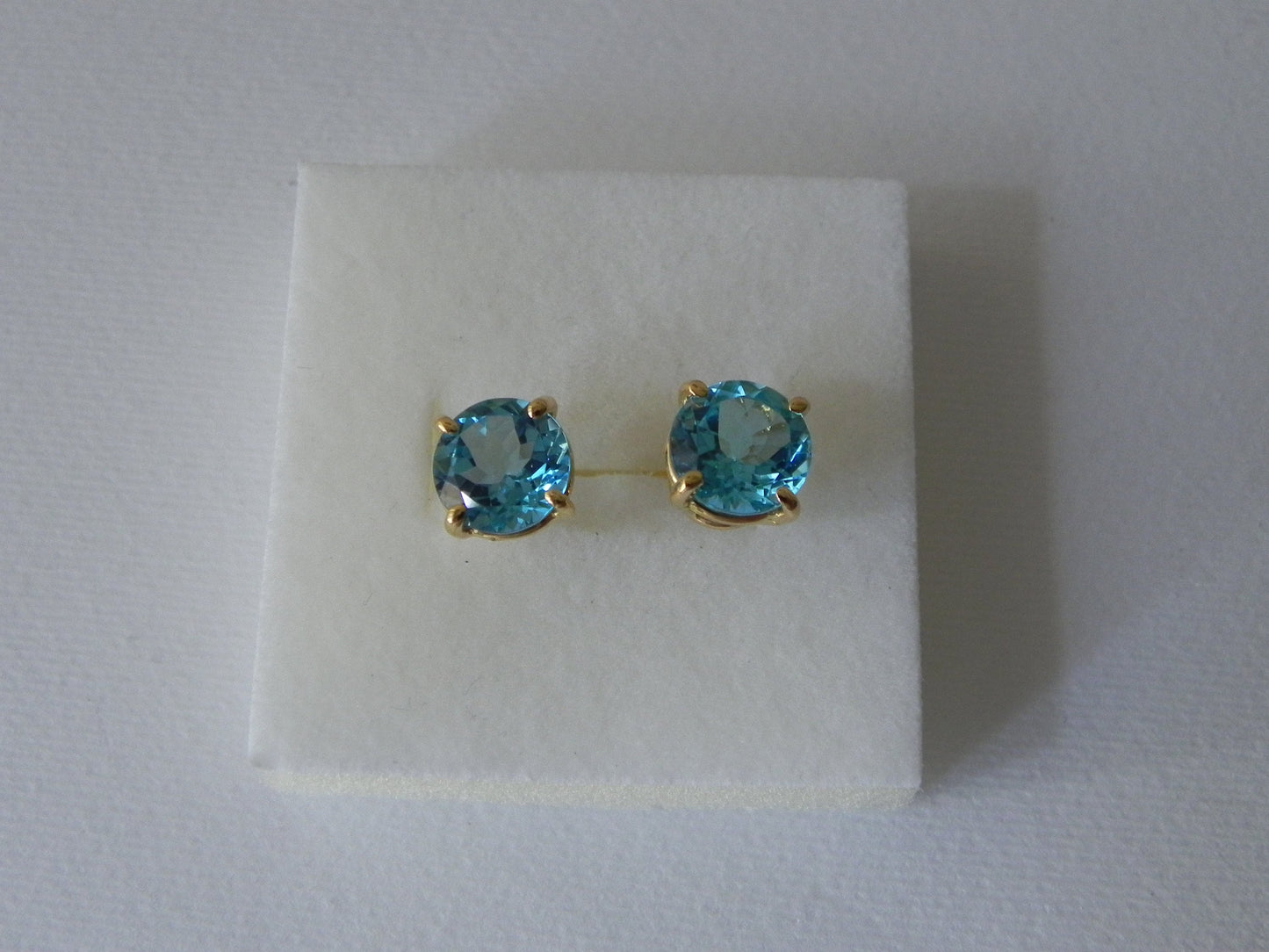 18kt yellow gold earrings with round blue topazes 9mm gift woman girl made in italy engagement