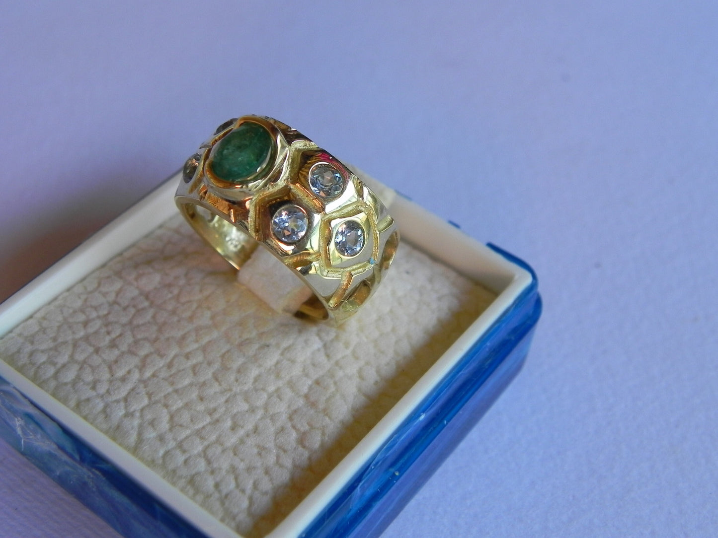 anello oro giallo  18kt smeraldo e topazi