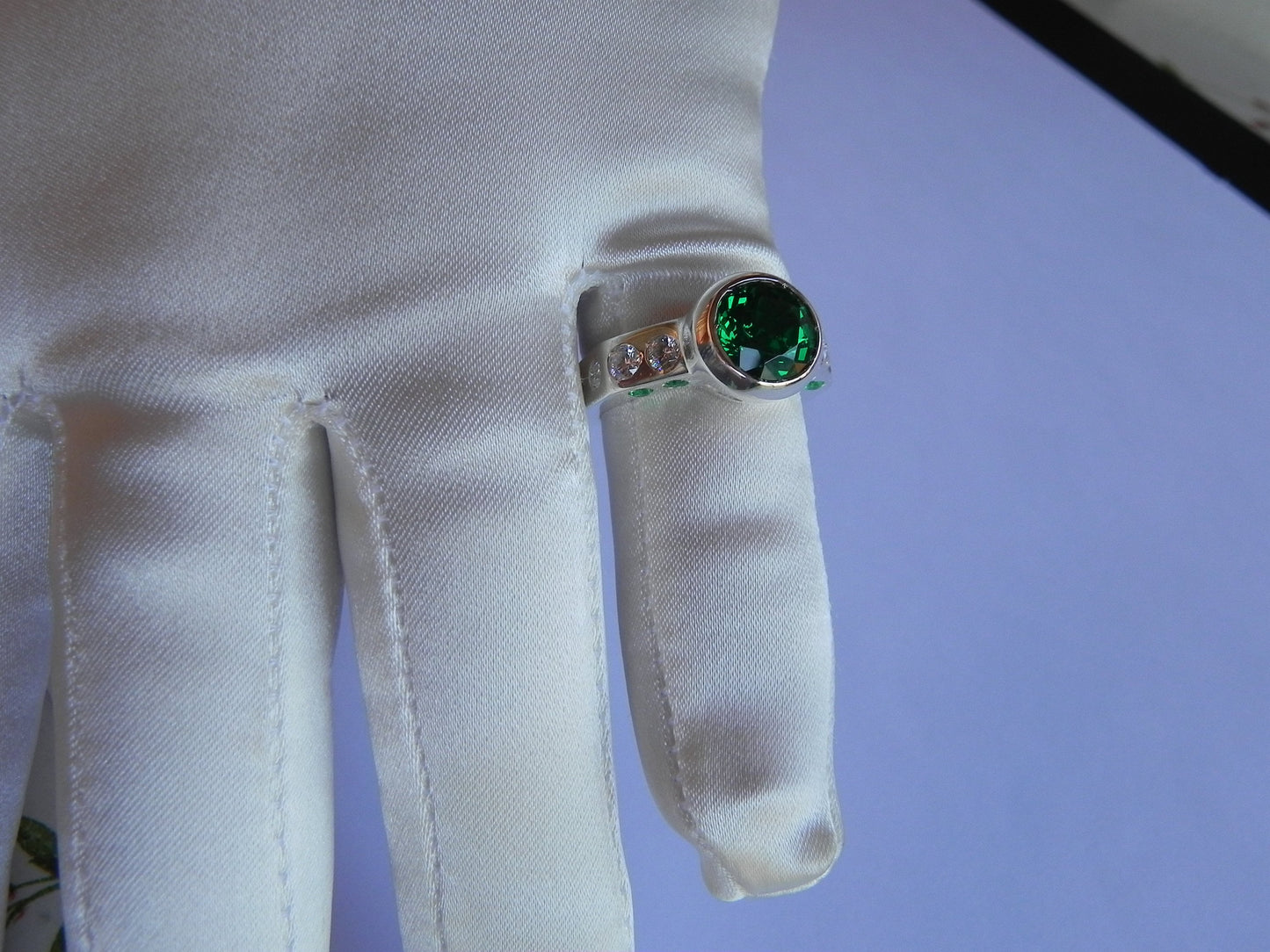 18kt gold ring silver emeralds diamonds lab woman fashion precious engagement gift fashion bright color top made in italy