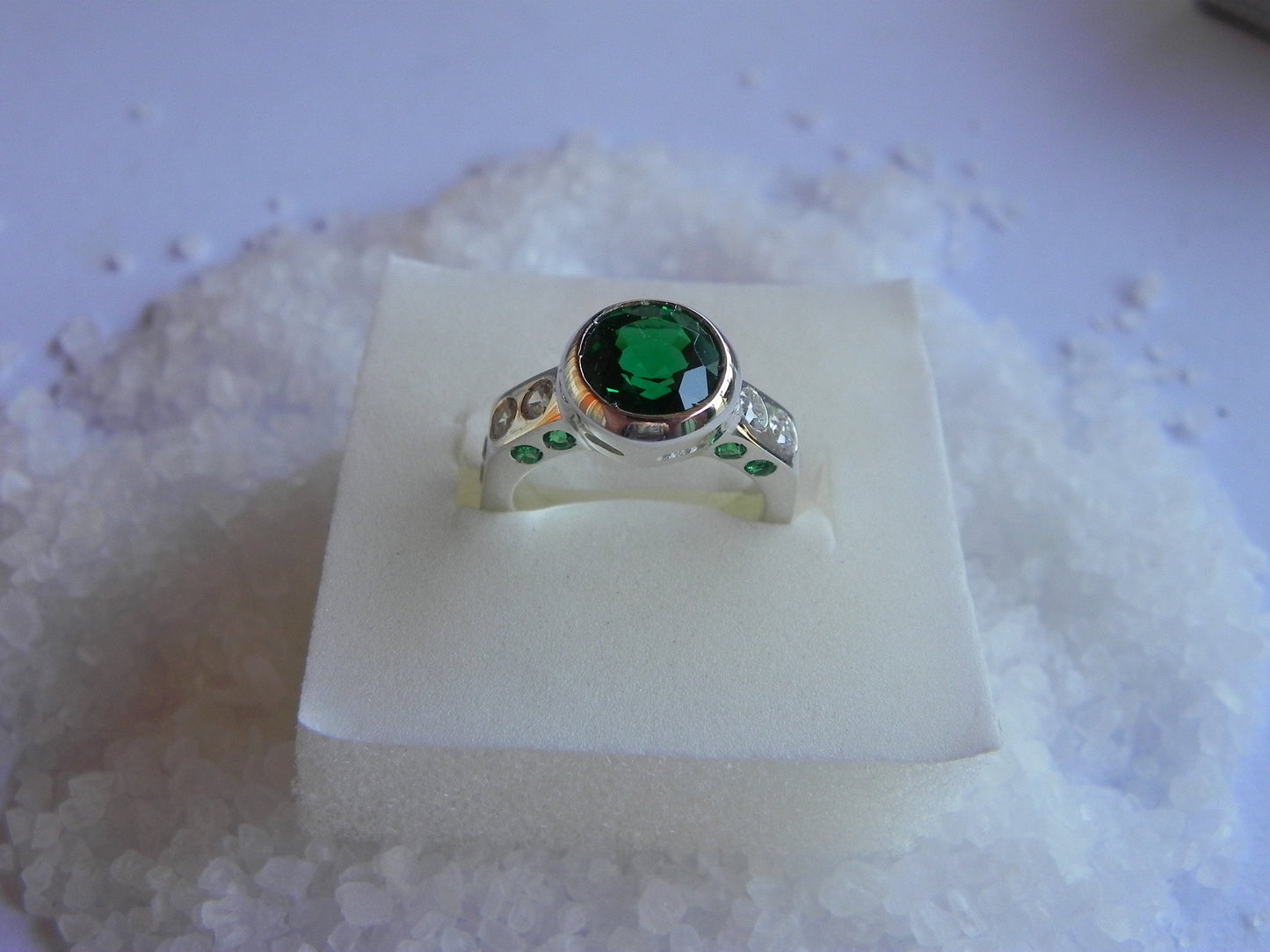 18kt gold ring silver emeralds diamonds lab woman fashion precious engagement gift fashion bright color top made in italy