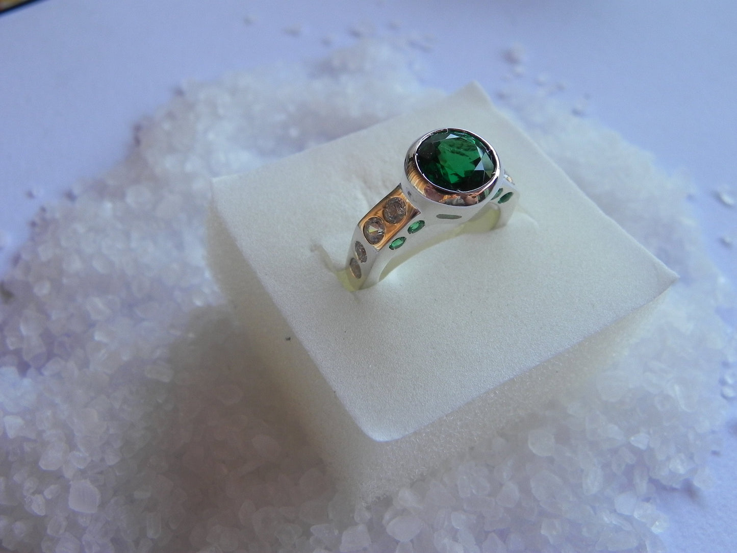 18kt gold ring silver emeralds diamonds lab woman fashion precious engagement gift fashion bright color top made in italy