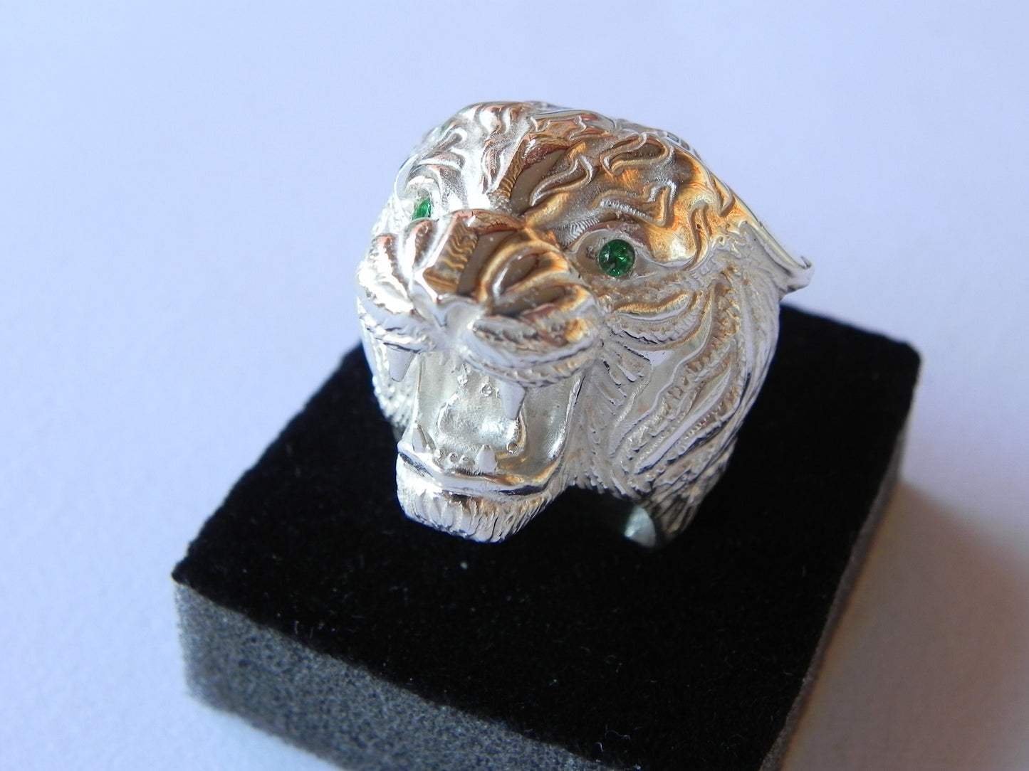 tiger ring sculpture 925 silver emeralds made in italy man unisex gift fashion animalier precious birthday anniversary