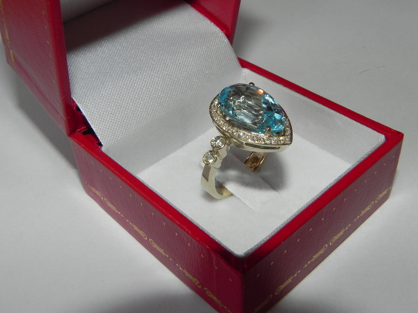 18kt white gold ring blue topaz natural diamonds gift woman fashion birthday bride engagement anniversary made in Italy