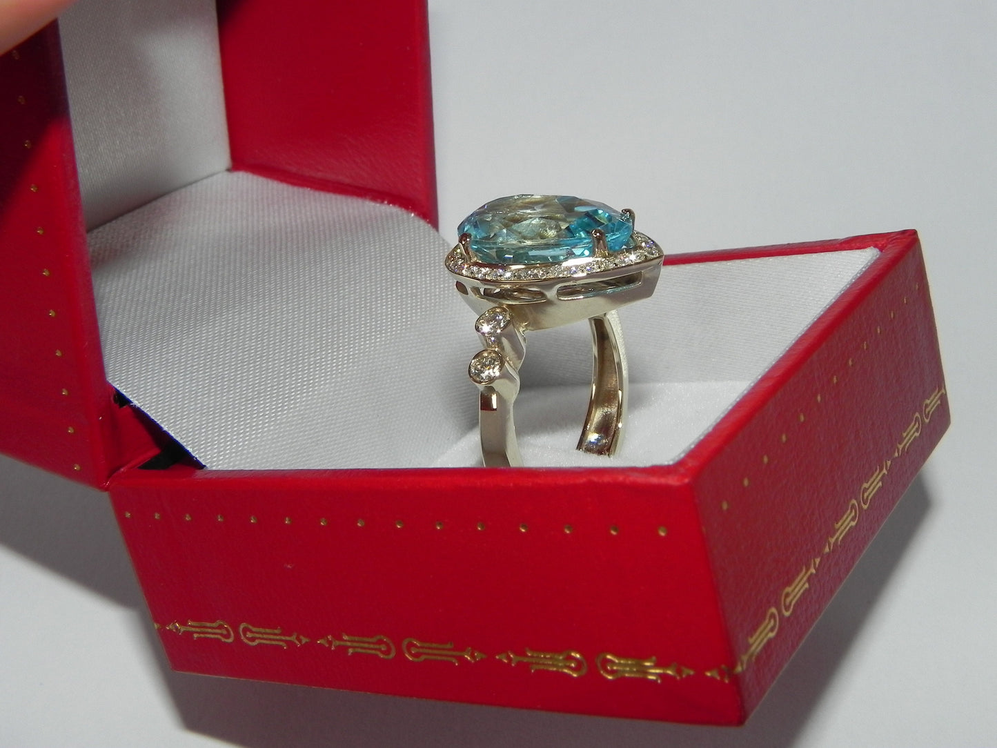 18kt white gold ring blue topaz natural diamonds gift woman fashion birthday bride engagement anniversary made in Italy