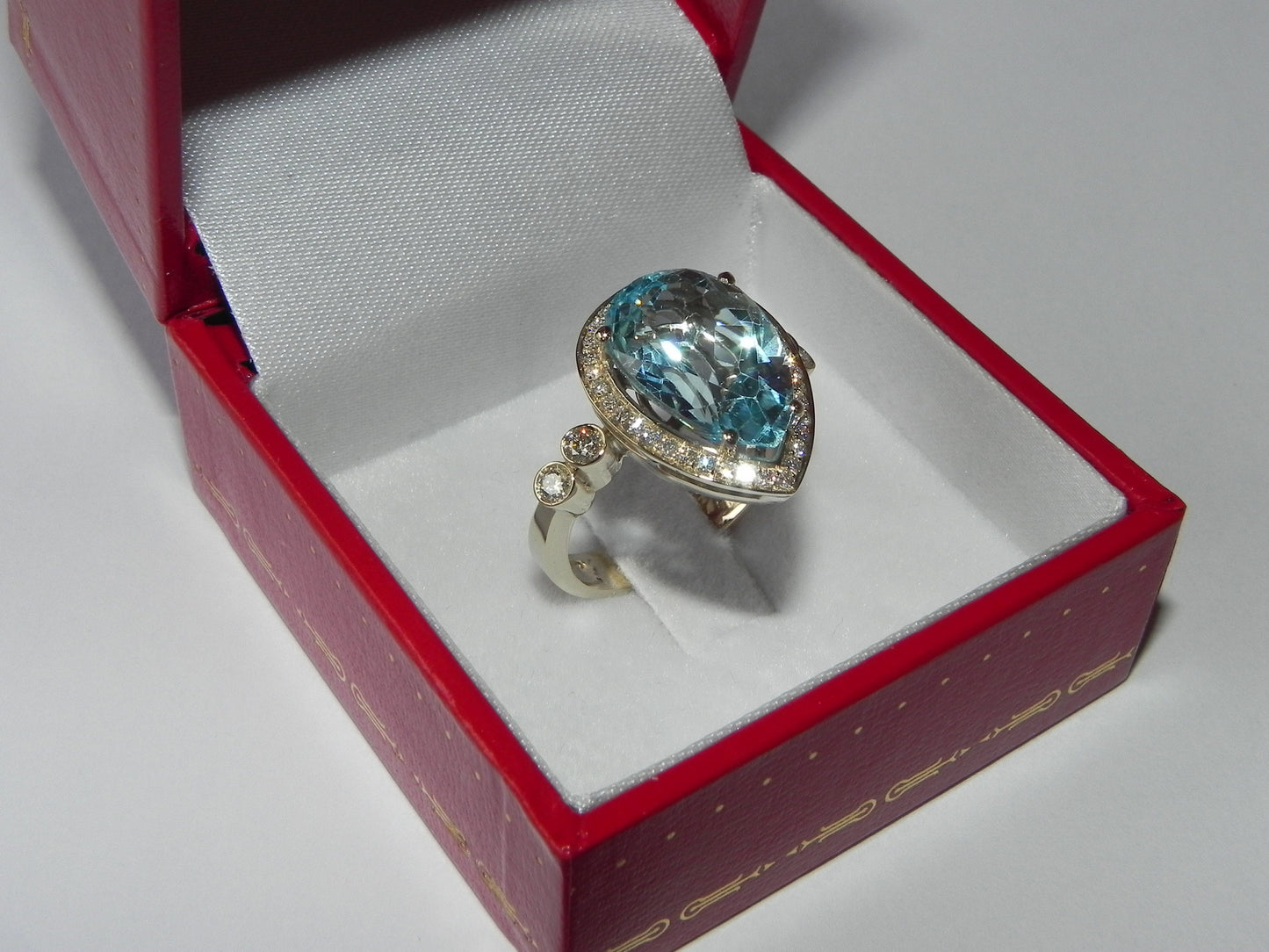 18kt white gold ring blue topaz natural diamonds gift woman fashion birthday bride engagement anniversary made in Italy