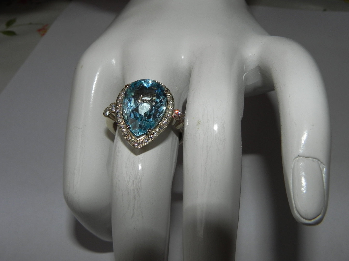 18kt white gold ring blue topaz natural diamonds gift woman fashion birthday bride engagement anniversary made in Italy