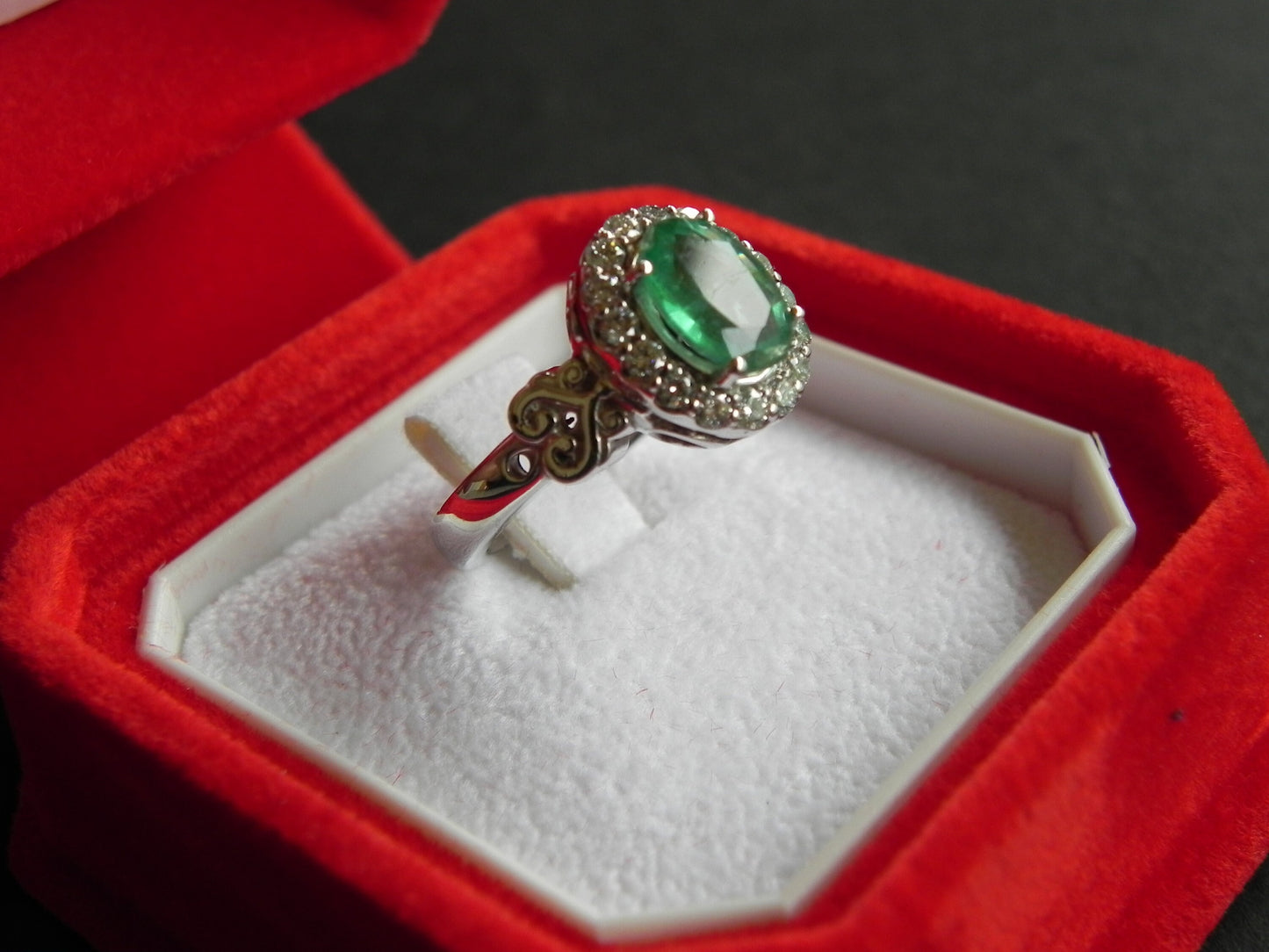 18kt white gold emerald diamond ring made in Italy precious gift woman wedding engagement anniversary girls wedding