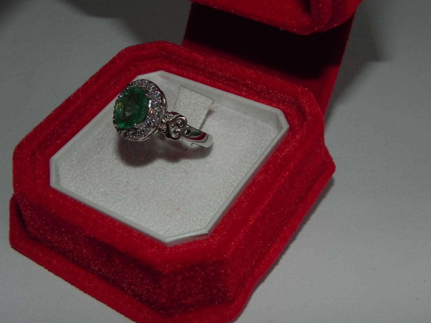 18kt white gold emerald diamond ring made in Italy precious gift woman wedding engagement anniversary girls wedding