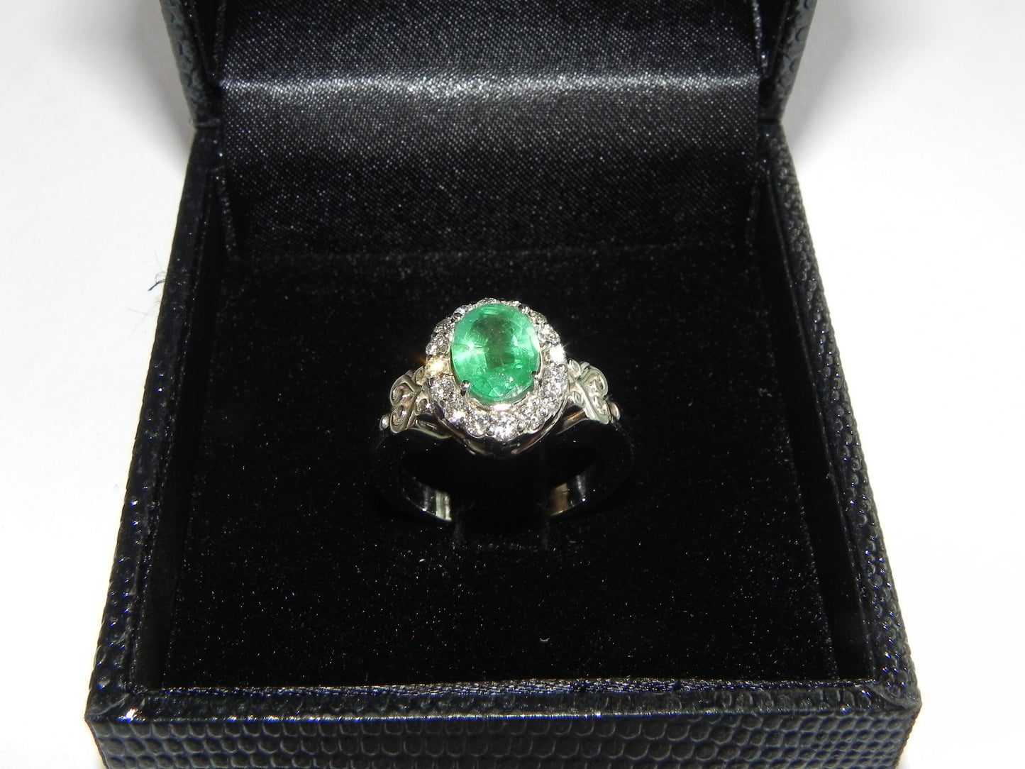 18kt white gold emerald diamond ring made in Italy precious gift woman wedding engagement anniversary girls wedding