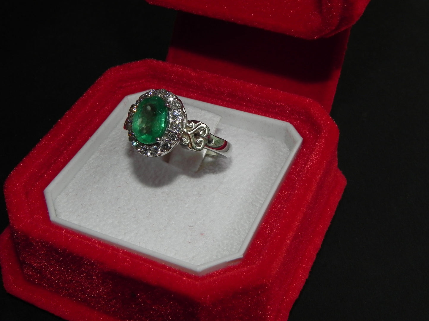 18kt white gold emerald diamond ring made in Italy precious gift woman wedding engagement anniversary girls wedding