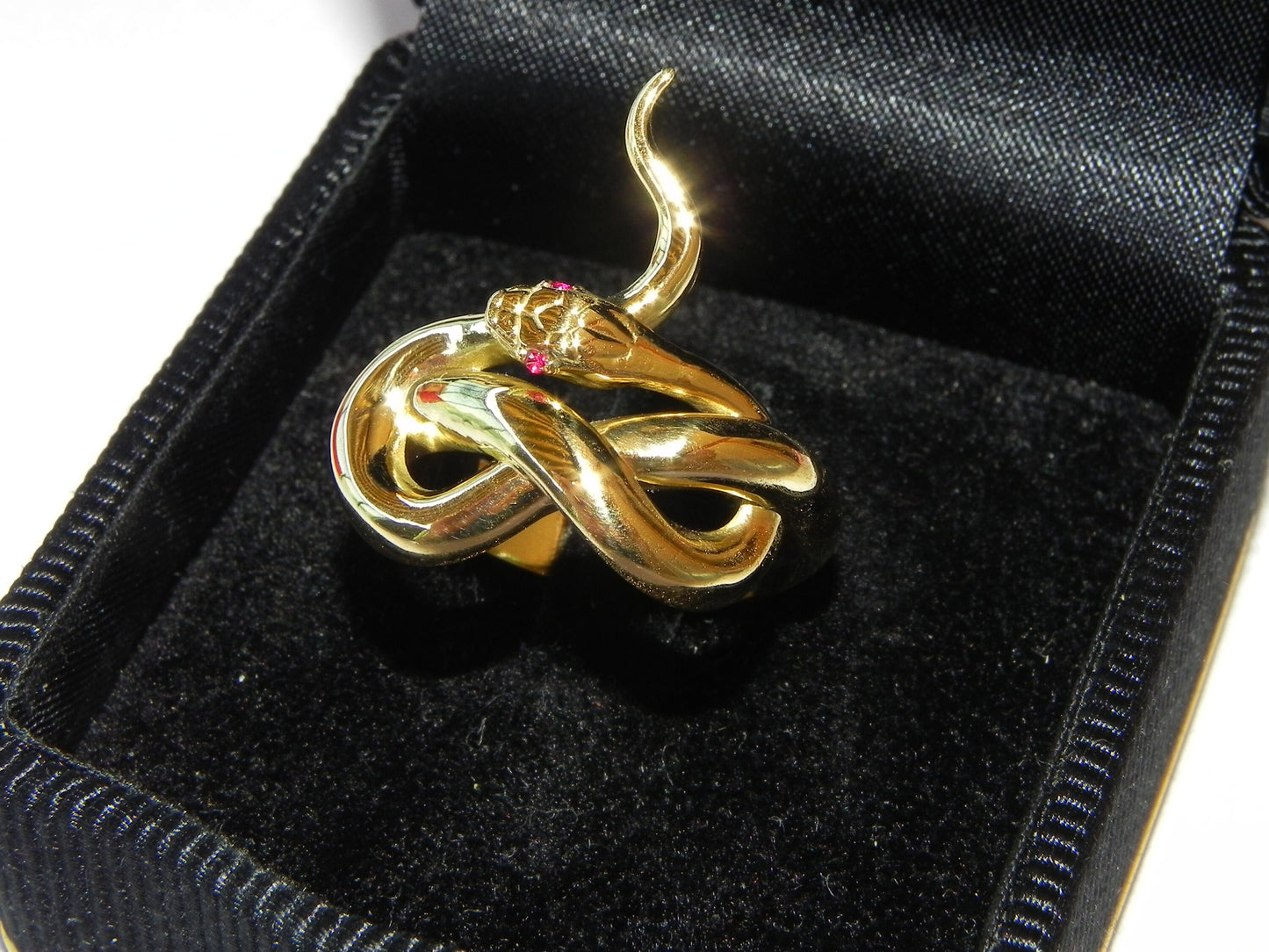 snake ring 18kt gold gift woman symbol ancient female strength engagement anniversary made in italy