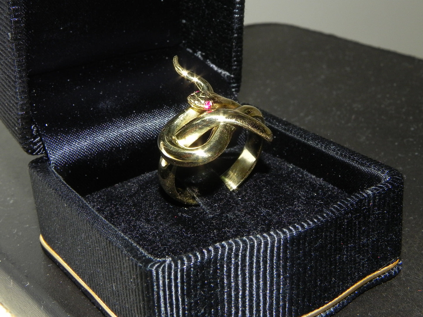 snake ring 18kt gold gift woman symbol ancient female strength engagement anniversary made in italy