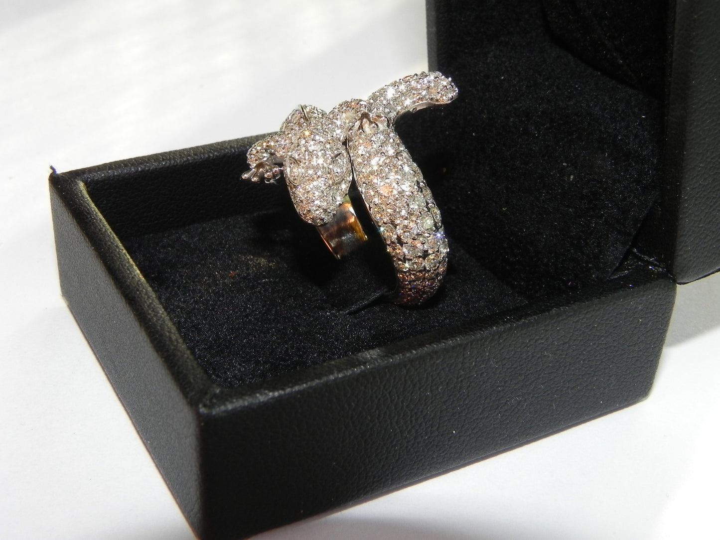 ring gecko moon holder 18kt white gold gift diamonds engagement anniversary glamor woman fashion precious jewelery